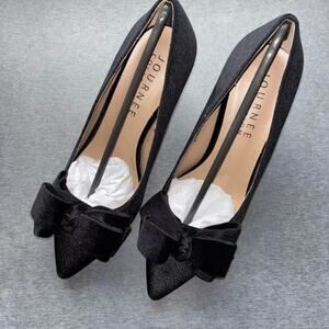 Journee collection 7.5 black velvet bow hells new in box